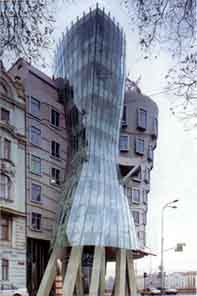 Pritisnuti za uvećanje. "Ginger i Fred", Prag, autori Vladimir Milunic i Frank O. Gehrya, 1996.